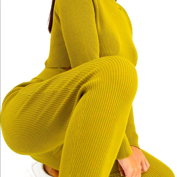 Missguided Other - Petite two-piece high neck ribbed crop sweater legging set